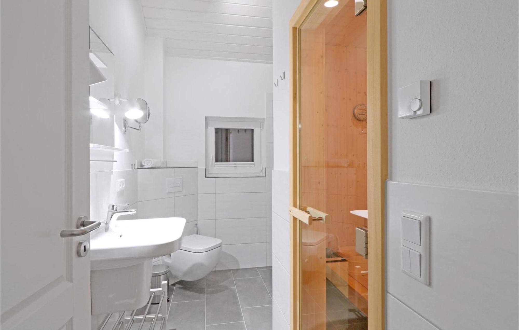 3 Bedroom Stunning Home In Krems Ii-Warderbrueck Gols Экстерьер фото